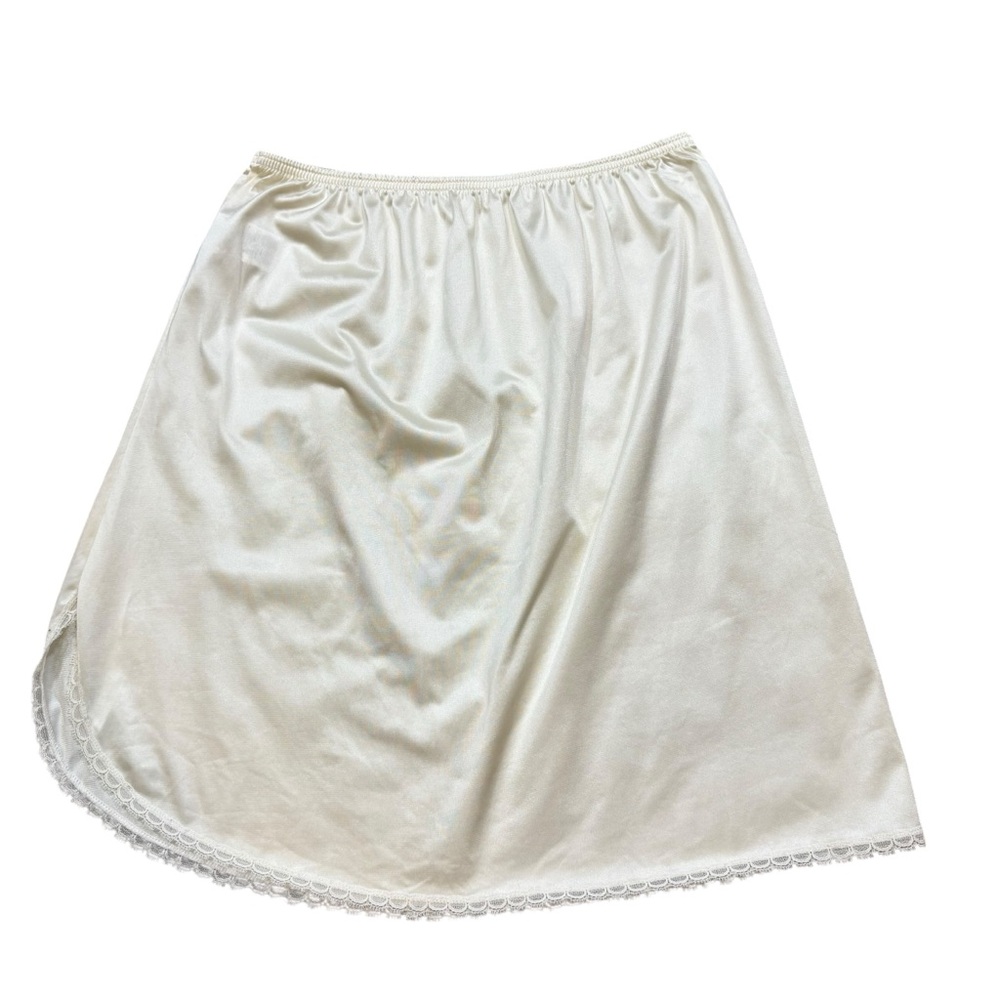 Vintage Vanity Fair Ivory Rounded Edge Half Slip Size Small Made in USA